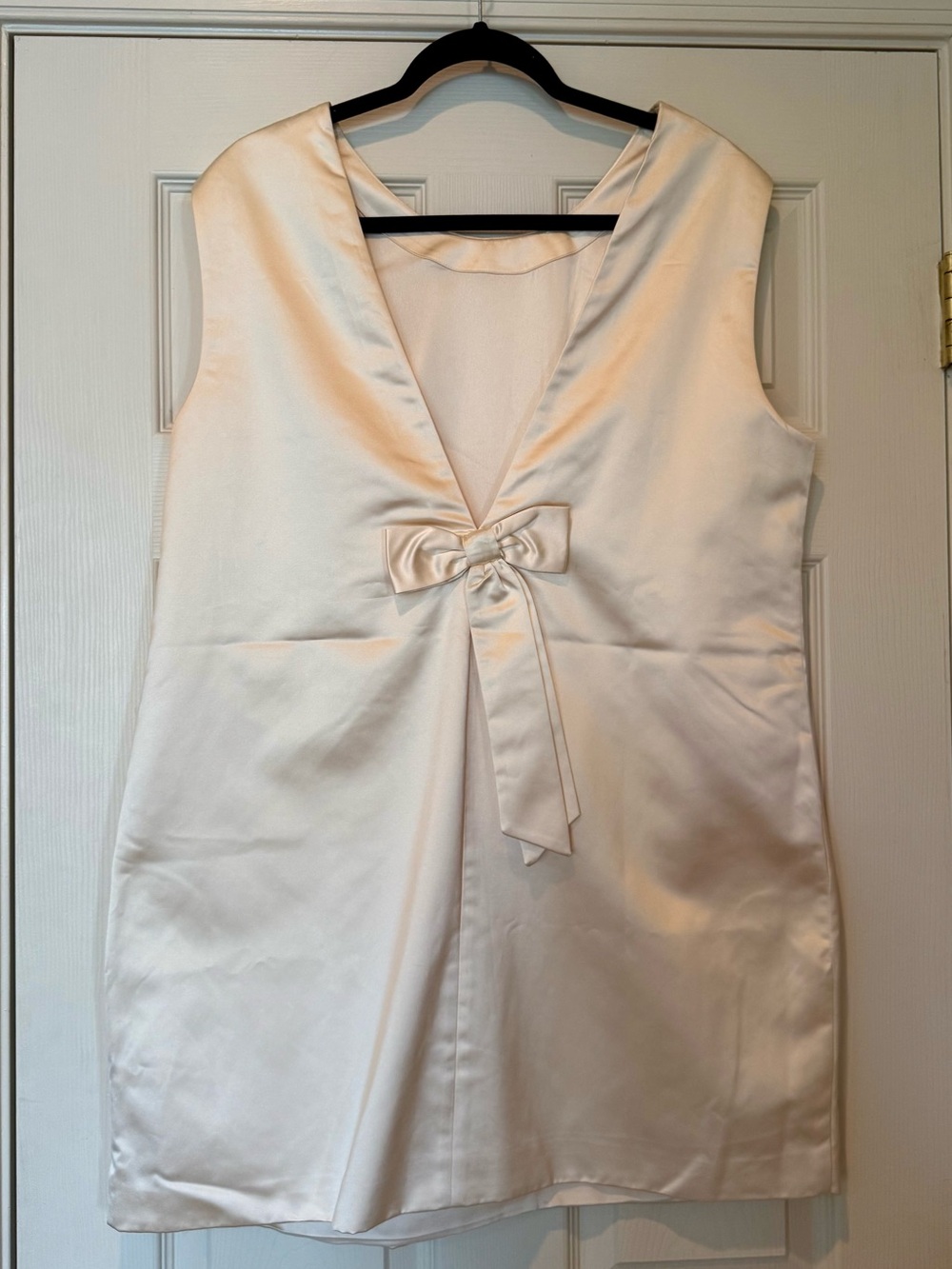 Elegant French Connection Ivory Satin V-Back Mini Dress with Bow Accent